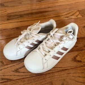 Adidas Sneakers white with Tan Stripes